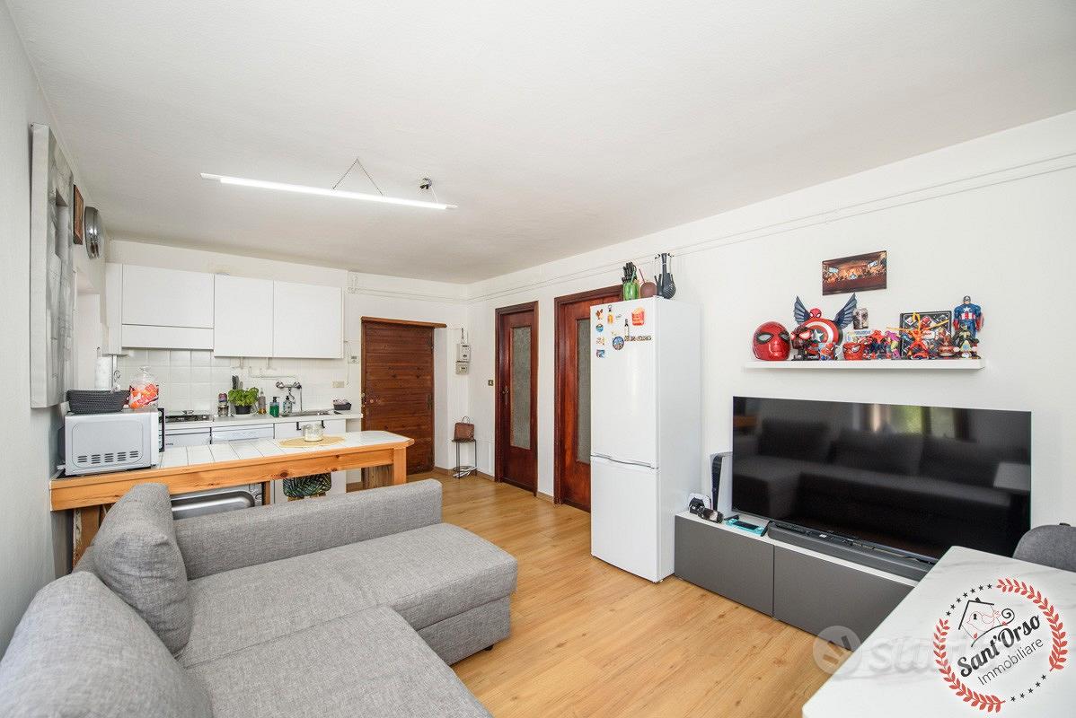 Casa semindipendente con ampio terrazzo e corte pe - Vista 4