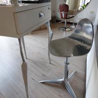 tavolino con cassetto.