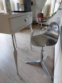 tavolino con cassetto.