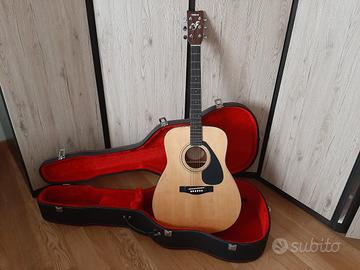 chitarra acustica Yamaha