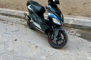 Aprilia sr R factory