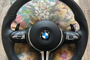 Volante BMW M4 sport carbonio e pelle traforata