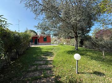 VILLA A SCHIERA D'ANGOLO A CASSANO DELLE MURGE