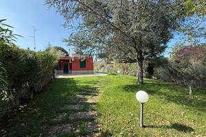 VILLA A SCHIERA D'ANGOLO A CASSANO DELLE MURGE