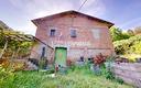 villa-indipendente-su-4-lati-con-ampio-giardino-e