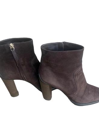 Stivaletti Tod’s iconici in camoscio