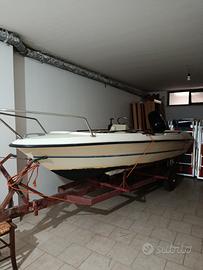 Imbarcazione con motore e carrello. Prezzo regal