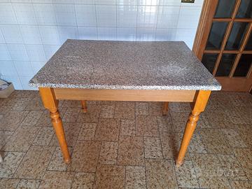 Tavolo da cucina in legno