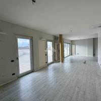 NEGOZIO A CASTELLO DI GODEGO