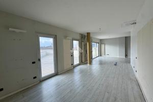 NEGOZIO A CASTELLO DI GODEGO