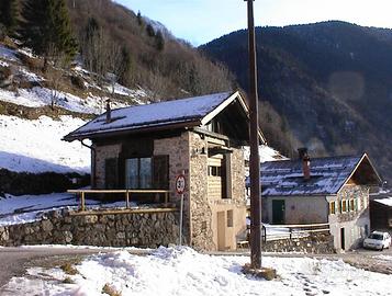 Rustico (tabià) indipendente con giardino