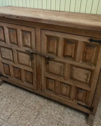Antica credenza in legno massello