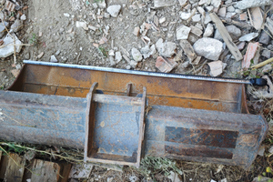 Benna pulizia fosso 120cm 35q attacco AR40