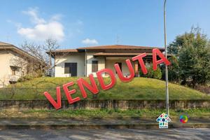 Villa di 428 m² con 3 locali e box auto doppio a D