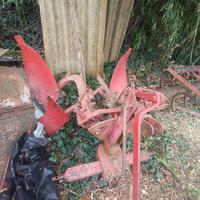 Aratro reversibile mono vomero