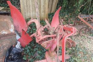 Aratro reversibile mono vomero