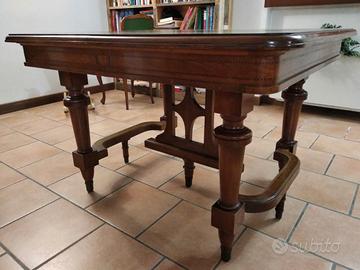 Tavolo allungabile in noce