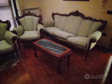 Salotto con die poltrone