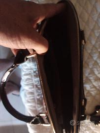 borsa lucida con fiori