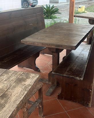 Panche legno con tavoli