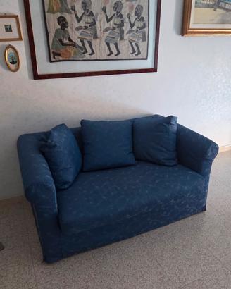 Coppia di divani  di cui uno divano letto