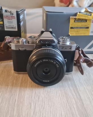 Nikon z fc + 28 mm 2.8 (SE)