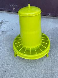 Mangiatoia per galline