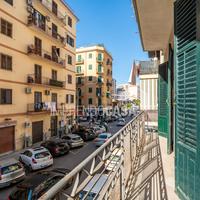 5 vani 158 mq con 4 balconi in Via Lancia di Brolo