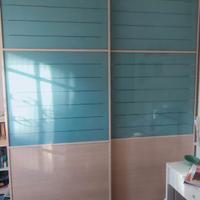 Armadio legno e vetro ante scorrevoli