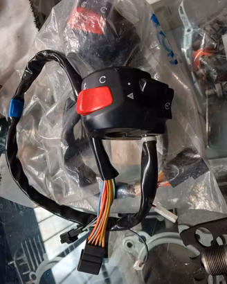 commutatore destro SUZUKI BURGMAN 400 K7 NUOVO