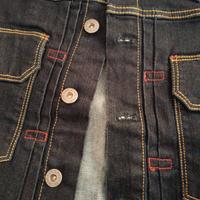 giubbino jeans nero con dettagli rossi