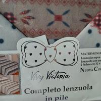Completo letto matrimoniale in pile grigio e cuori