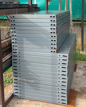 Scaffali in metallo