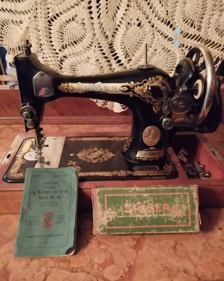 Macchina da cucire Singer anni 30