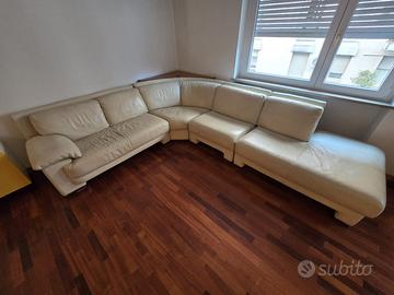 Divano in pelle bianco