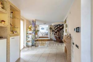 Appartamento di 220 m² con 5 locali a Morazzone