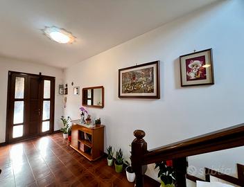 Porzione di trifamiliare con terreno agricolo