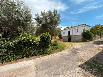 Frascati: villa unifamiliare da ristrutturare