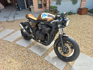 Cafè Racer su base Bandit 1200