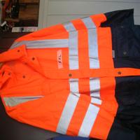 Giacca e pantaloni riflettenti