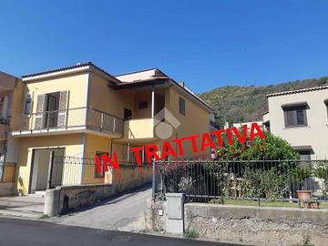 VILLA A SCHIERA A NOCERA INFERIORE