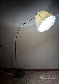 Lampada da terra con paralume