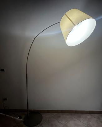 Lampada da terra con paralume