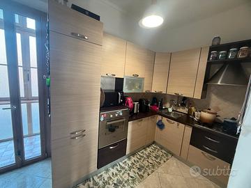 cucina completa di elettrodomestici 