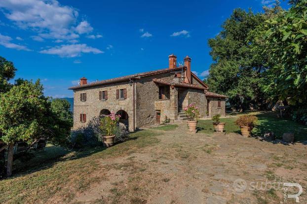 casale con vista mozzafiato su Arezzo