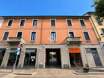 2 LOCALI A MONZA