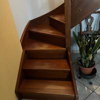 Scala interna in legno