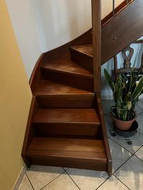 Scala interna in legno