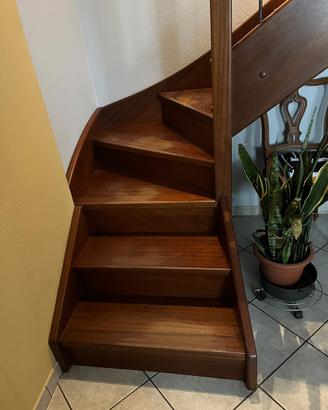 Scala interna in legno
