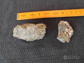 Minerali pirite naturale con quarzi e altro